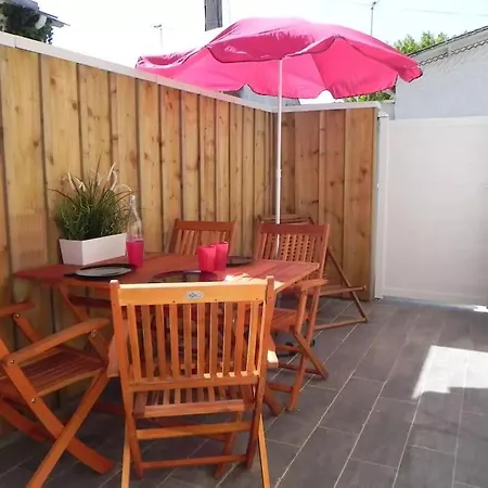Jolie Petite Maisonnette Climatisee Parking Prive